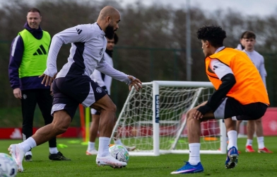 Sao MU trầm trồ trước 'thần đồng trăm năm có một' của CLB