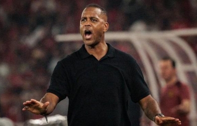 NÓNG: HLV Patrick Kluivert trở lại Indonesia