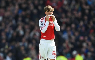 Thần đồng Arsenal phá kỷ lục Ngoại hạng Anh ở tuổi không tưởng