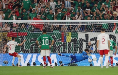 Ba trận đấu làm nên tên tuổi của thủ môn Ochoa tại World Cup
