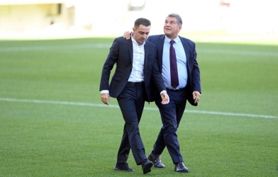 Barca gây sốc khi đưa ra lệnh cấm với Xavi