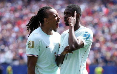 Lập hat-trick đỉnh cao tại World Cup, Dembele vẫn chưa hài lòng