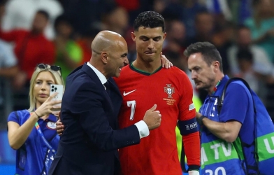 HLV Bồ Đào Nha nhận chỉ trích vì 'chiều chuộng' Ronaldo