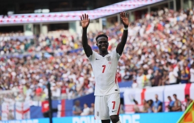 Lập hat-trick vào lưới Pháp, Saka lập tức được FIFA vinh danh