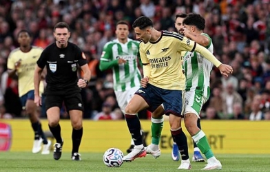 Hàng thủ báo động, Arsenal gục ngã 1-3 trước Real Betis