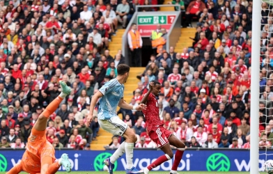 Anfield dậy sóng, Liverpool thoát thua sau màn rượt đuổi 4 bàn