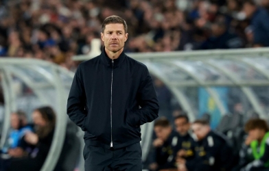 Xabi Alonso khiến CĐV Chelsea lo lắng trước đại chiến Arsenal
