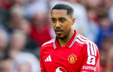 Tân binh MU thất vọng khi thua trận derby Manchester đầu tiên