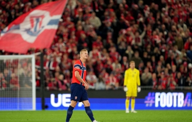 Haaland lại phá kỷ lục, vượt Ronaldo béo và Ibrahimovic ở tuổi 26
