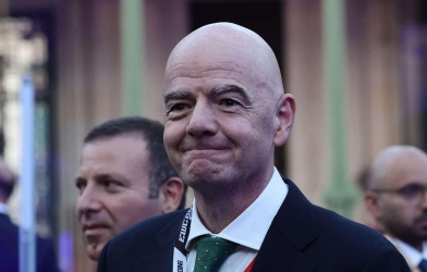 NÓNG: Chủ tịch FIFA Infantino vướng bê bối lương bí mật 1,3 triệu Bảng