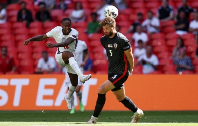 Sterling xử lý rườm rà, đánh mất cơ hội ghi bàn của ĐT Anh