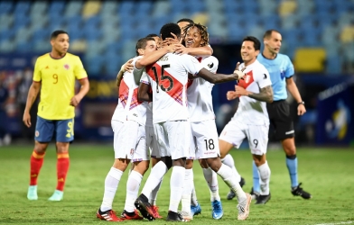 Video bàn thắng Colombia 1-2 Peru: Sao Everton phản lưới nhà