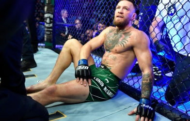 Gãy chân kinh hoàng, McGregor 'thêm một lần đau' trước Poirier