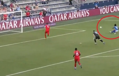 Ronaldo rê qua thủ môn, bỏ lỡ không tưởng ở Gold Cup