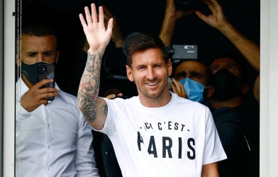 Messi chính thức gia nhập Paris Saint-Germain