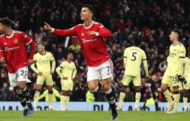 Quyết rời MU, Ronaldo báo tin mừng cho Arsenal