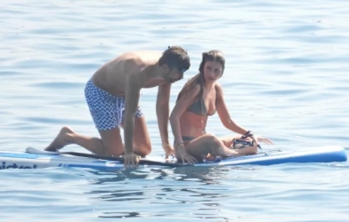 Sau 1 năm bỏ vợ, Pique mặn nồng với người tình mới tại Croatia