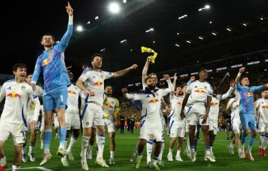 Chính thức: Leeds vô địch Championship với cuộc rượt đuổi điểm số lịch sử