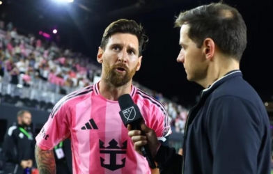 Messi nổi giận với trọng tài sau tình huống kỳ lạ