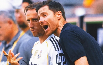 Real Madrid tính chiêu mộ 'máy điều phối bóng' để thay Modric