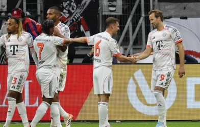 Bayern Munich đè bẹp Frankfurt, tiếp tục bay cao trên đỉnh Bundesliga
