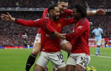 Hàng công thăng hoa, MU vùi dập Man City ở Old Trafford