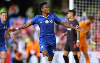 Thần đồng Estevao đi vào lịch sử ở tuổi 18