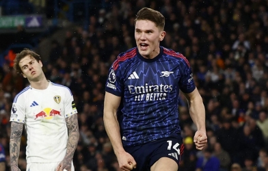 Gyokeres toả sáng, Arsenal đè bẹp Leeds để giữ vững ngôi đầu NHA