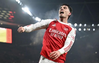 Arsenal phá dớp bán kết, hạ Chelsea nghẹt thở để vào chung kết Carabao Cup