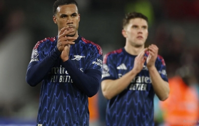 Sảy chân trước Brentford, Arsenal để Man City phả hơi nóng trong cuộc đua vô địch