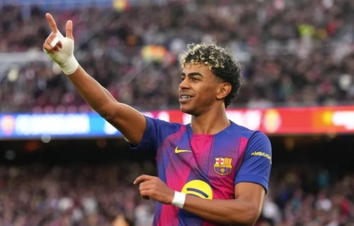 Yamal lập hattrick, Barca nghiền nát Villarreal giữ vững ngôi đầu La Liga