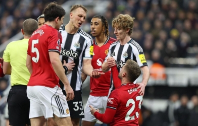 Tranh cãi dữ dội trận Newcastle thắng bất ngờ MU
