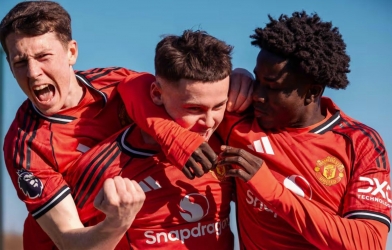 Rooney toả sáng, MU đánh bại West Ham vào chung kết Premier League