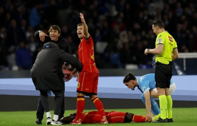 Sao Serie A đột quỵ trên sân, HLV Conte bàng hoàng tột độ