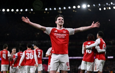 Arsenal đi vào lịch sử Champions League
