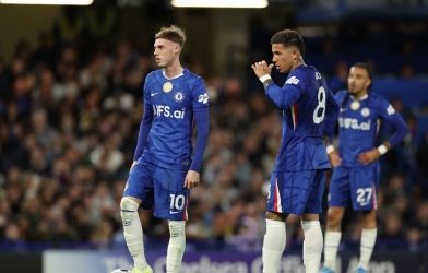 Cạn kiệt kiên nhẫn, Chelsea chốt giá bán tiền vệ 'không thể tin nổi'