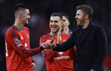 Carrick cực vui! MU đón cú hích lớn ở Ngoại hạng Anh