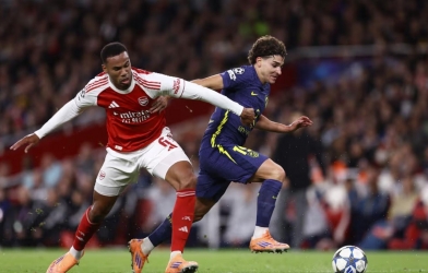 Tranh cãi dữ dội trận Arsenal thắng Atletico Madrid