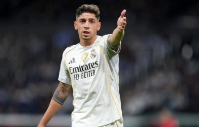 NÓNG: Mất kiên nhẫn, Valverde ẩu đả với sao Pháp tại Real Madrid