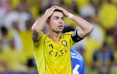 NÓNG: Al Nassr của Ronaldo liên tiếp nhận 2 đòn giáng cực nặng