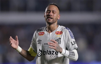 NÓNG: Neymar lại chấn thương, nguy cơ bỏ lỡ World Cup?