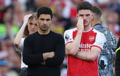 NÓNG: Arsenal không được nâng cúp Ngoại hạng Anh