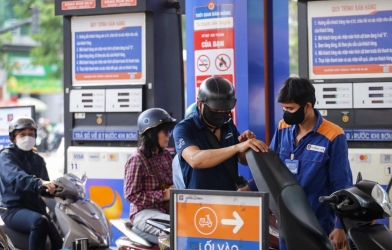 Giá xăng dầu hôm nay 24/8: Thế giới quay đầu giảm, trong nước tăng