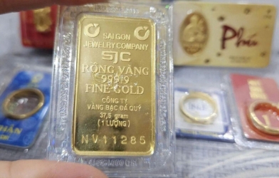 Giá vàng hôm nay 31/8: Vàng SJC 'bốc hơi' 1,5 triệu đồng/lượng