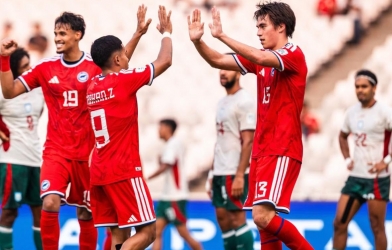 CĐV Singapore bất ngờ nhắc tên Việt Nam khi có 3 điểm đầu tiên ở FIFA ASEAN Cup