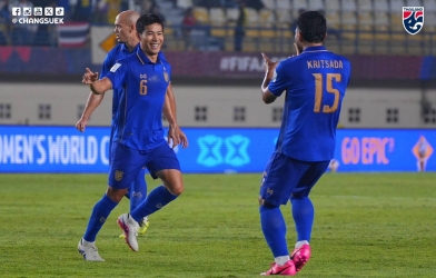 CĐV Thái phản ứng cực mạnh khi lần đầu đánh bại Việt Nam ở FIFA ASEAN Cup