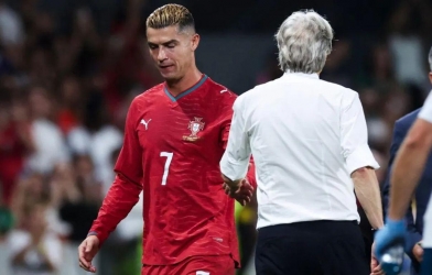 Báo Bồ Đào Nha phản ứng cực gắt khi Ronaldo bất ngờ rời ĐTQG
