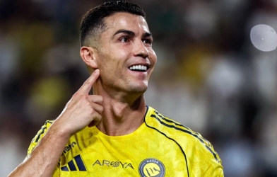 Vừa trở lại 1 trận sau drama, Ronaldo lập tức đi vào lịch sử bóng đá