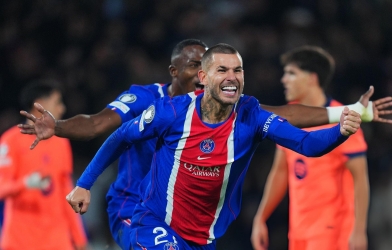 Vừa top 1 Champions League, PSG lập tức đón 3 tin cực buồn