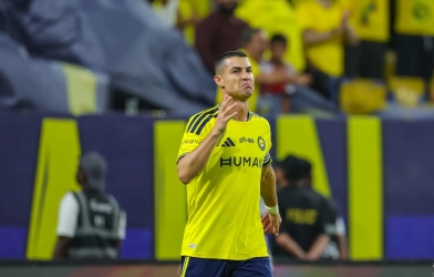 Phản ứng bất ngờ của Ronaldo vì xịt penalty ngay sau vụ Ten Hag gây bão